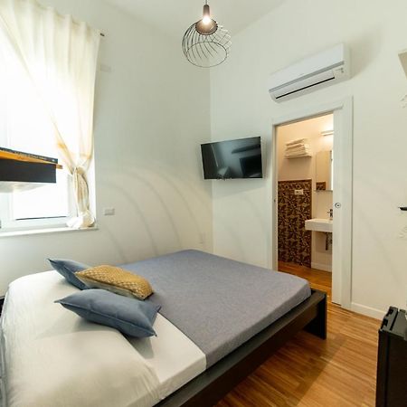 Lele'S Rooms Cagliari Bagian luar foto