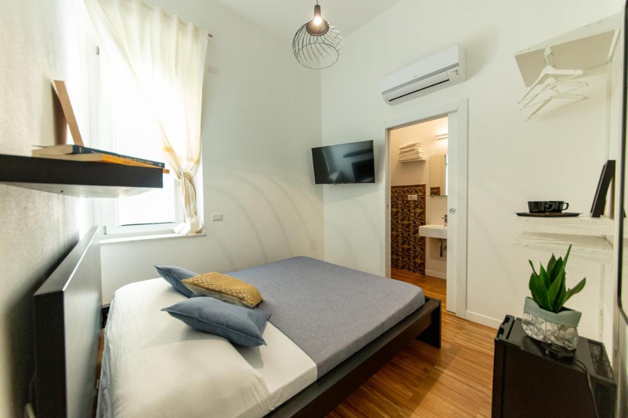 Lele'S Rooms Cagliari Bagian luar foto