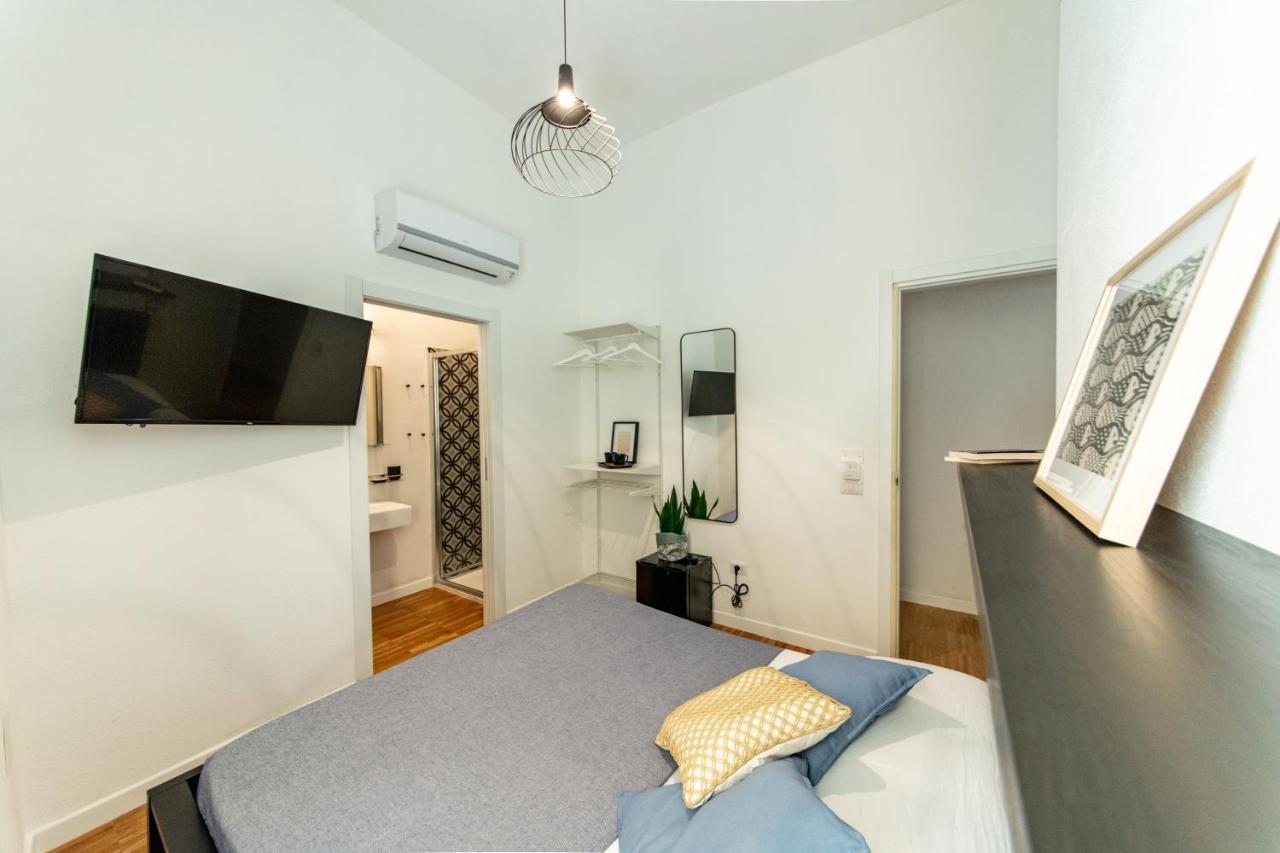 Lele'S Rooms Cagliari Bagian luar foto