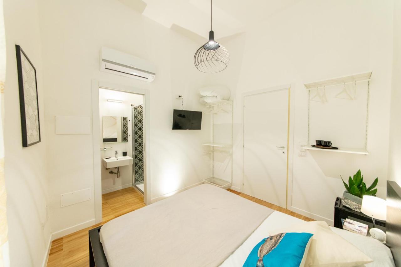 Lele'S Rooms Cagliari Bagian luar foto