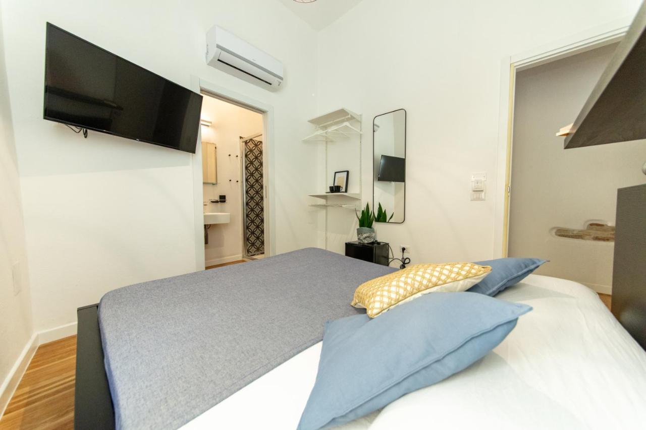 Lele'S Rooms Cagliari Bagian luar foto
