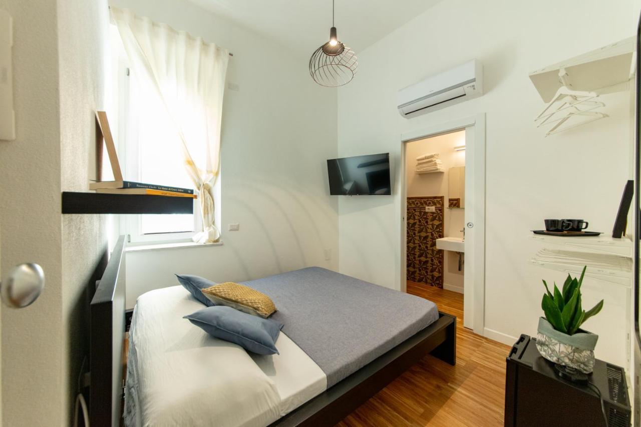 Lele'S Rooms Cagliari Bagian luar foto