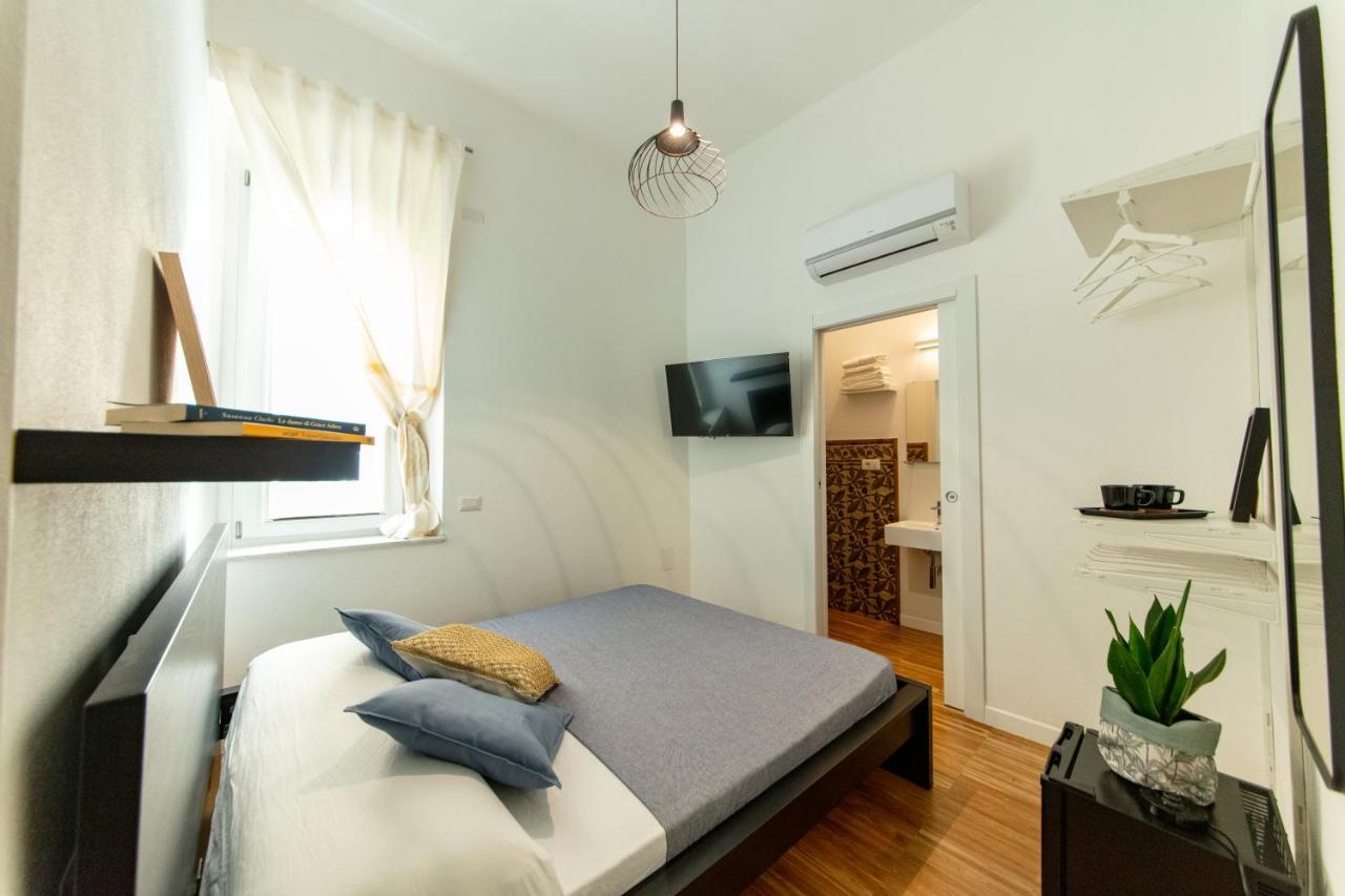 Lele'S Rooms Cagliari Bagian luar foto